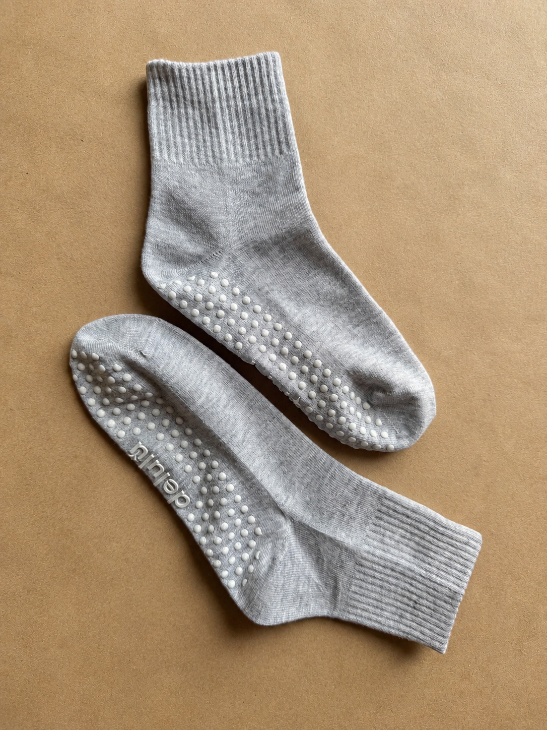 Pilates Grip Socks Mid-rise